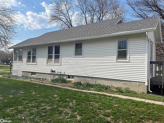 3rd image of 901 4th St
