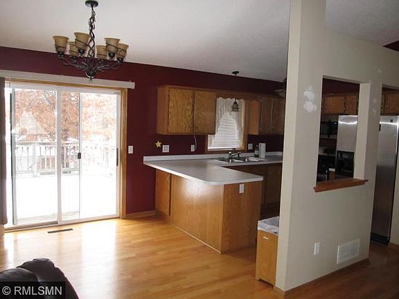 4th image of 12318 Pierce St NE