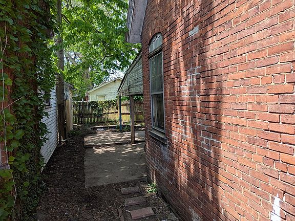 3rd image of 128 Park St