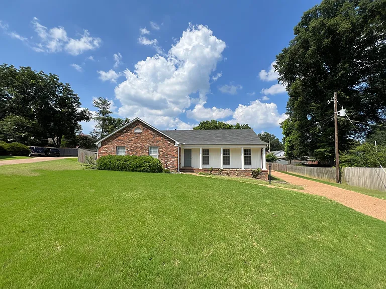 7126 Kings Castle Cv — Photo 1