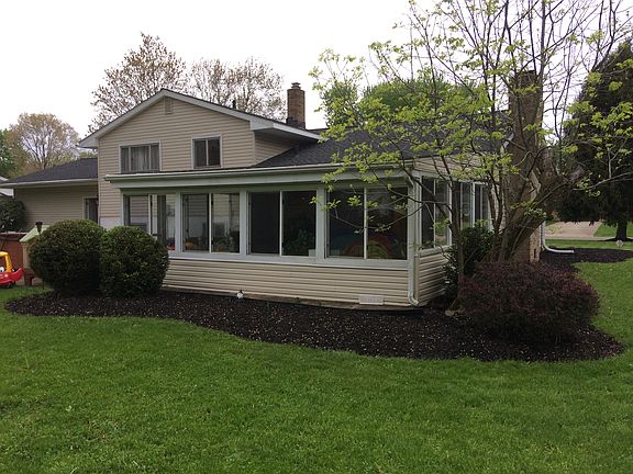 3rd image of 574 Sturgeon Dr