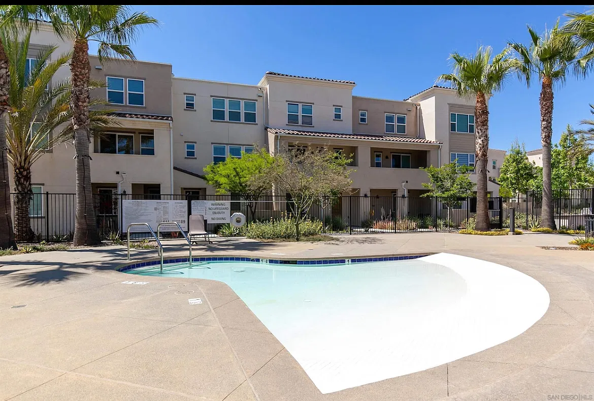 4 bed, 3.5 bath, 1915 sqft, $4,495 — Photo 3