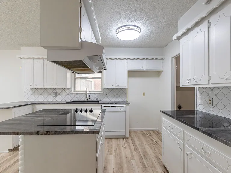 3409 High Meadows Dr — Photo 12