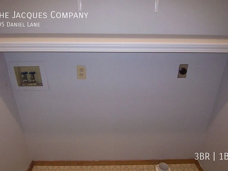 605 Daniel Ln — Photo 11