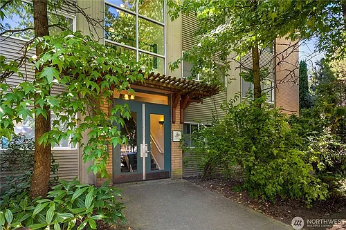 2111 E John St #104 Photo 1