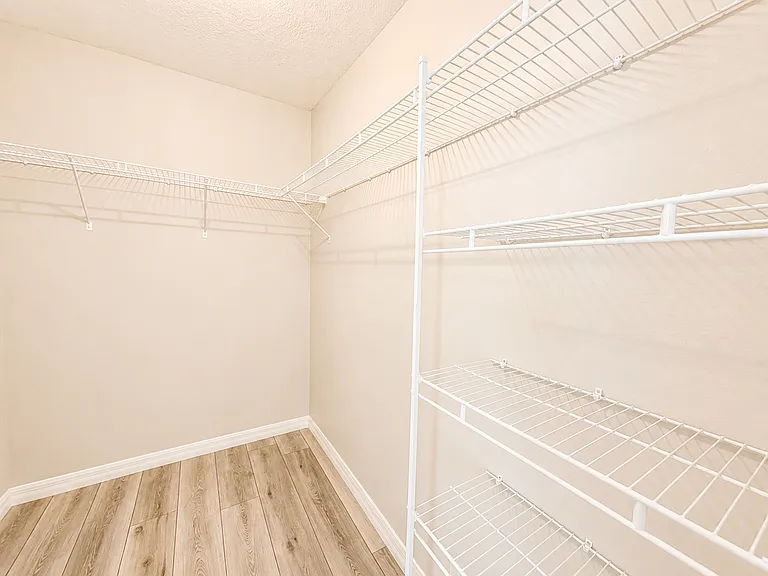 1835 Hallandale Ln — Photo 13