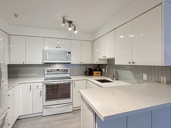 3rd image of 2211 Wall St #309