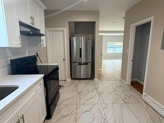 5th image of 3708 Dyre Ave #1