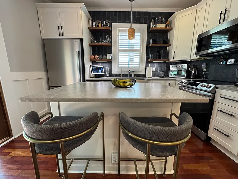 140 Short St SE — Photo 16