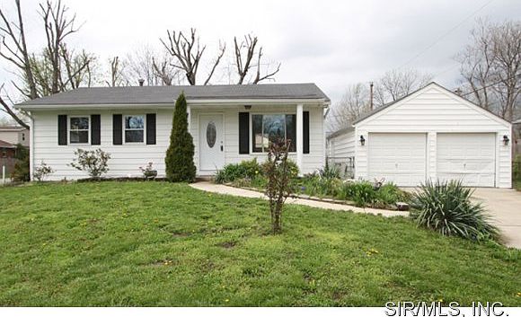 1st image of 6 Tulip Ave