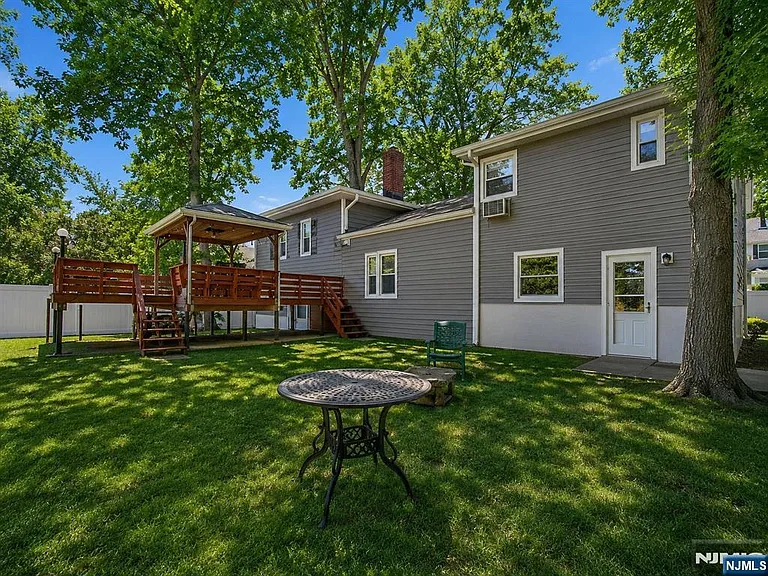 75 Cypress Rd — Photo 32