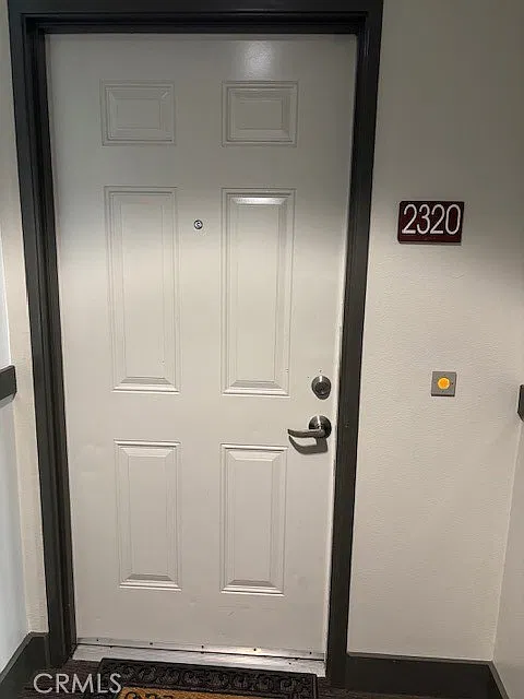 2 bed, 1038 sqft, $3,400 — Photo 3