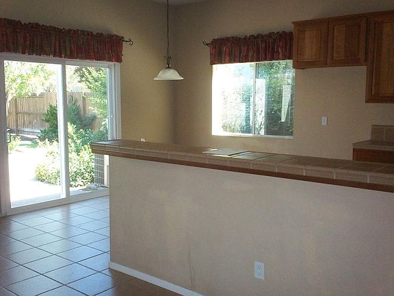 4th image of 977 Rocky Brook Dr