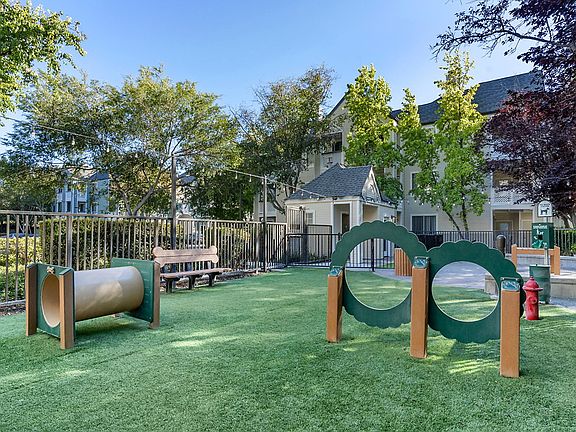 4th image of 1331 Lakeshore Cir #2-1636