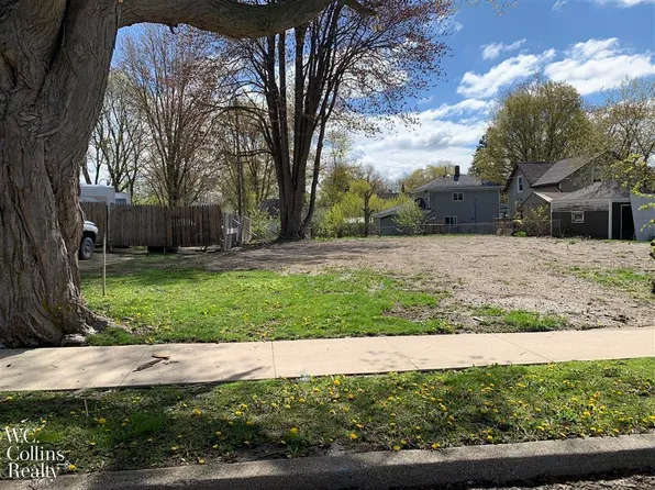 208 S Kennefic St, Yale, MI 48097