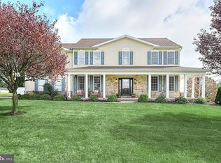 1747 Oak Ridge Dr, Spring Grove, PA 17362