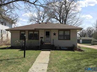 205 W Hemlock St, Beresford, SD 57004