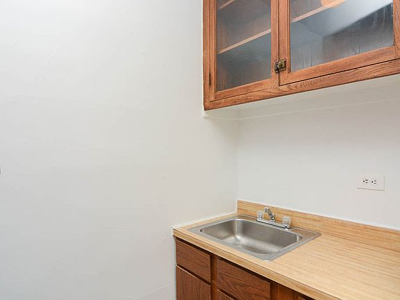 4th image of 2426 N Sawyer Ave #W3