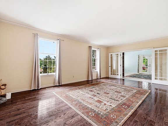5th image of 68 Camelot Dr