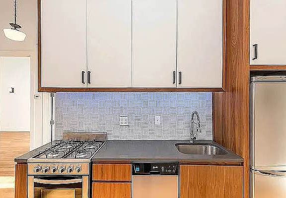 2nd image of 949 Willoughby Ave APT 211