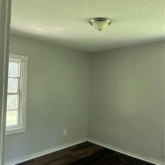 2105 Steiner St — Photo 8