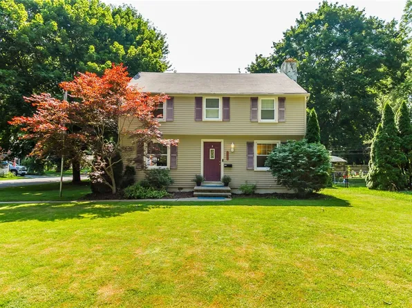 1104 Roosevelt Rd, East Rochester, NY 14445