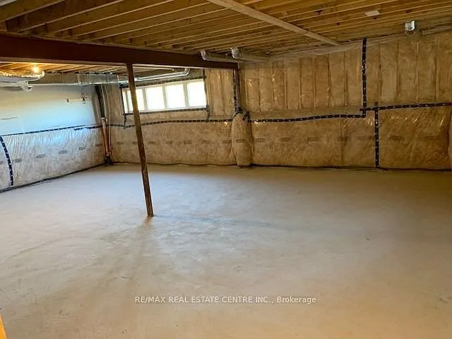 10 Esther Cres — Photo 18