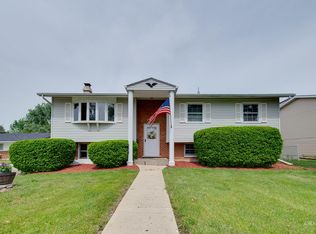 7047 Longmeadow Ln, Hanover Park, IL 60133