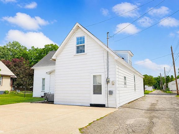 3rd image of 1715 Louisa St