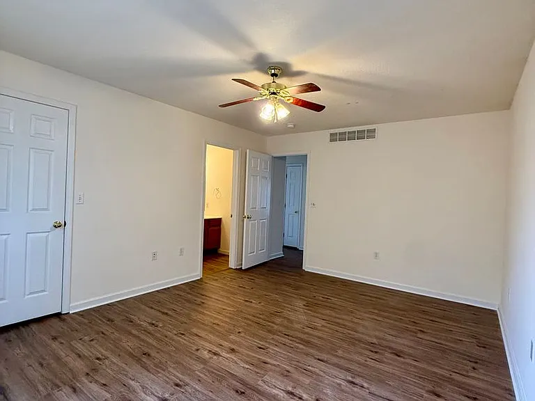 608-610 Curtis Dr — Photo 12