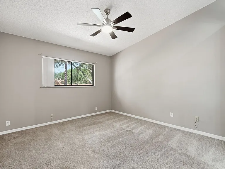 7528 Fenwick Cove Ln — Photo 31