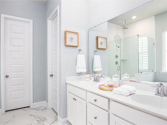 3rd image of 212 Orwel St