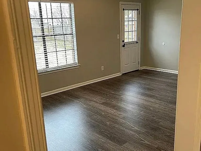 849 E Gardendale Dr — Photo 4