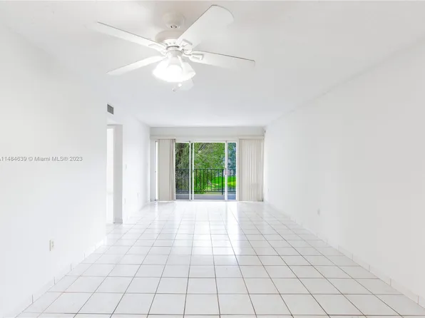 706 NW 87th Ave APT 205, Miami, FL 33172