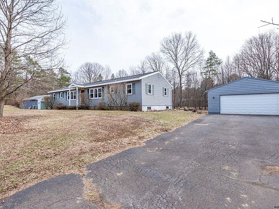 2nd image of 19 Cynthia Ln