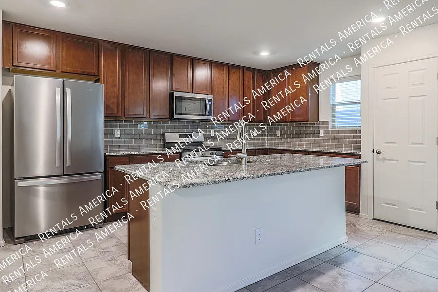Newer home in Goodyear! — Photo 2