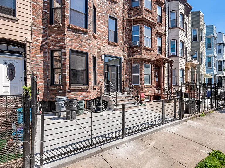 40 Cornelia St #1 — Photo 19