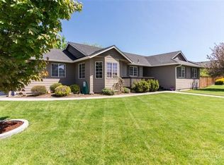 1537 NW Redwood Ave, Redmond, OR 97756
