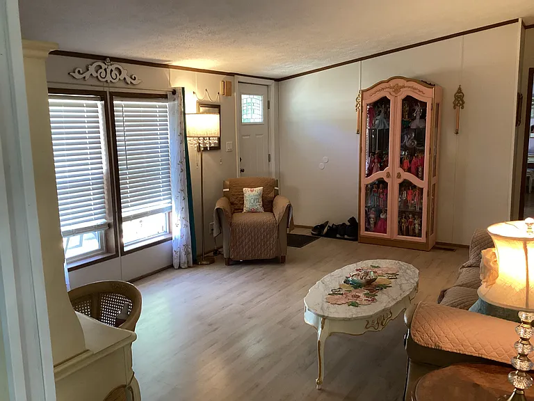 107 Fisherville Rd — Photo 4