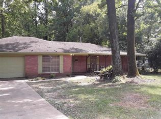 865 Fairfax Cir, Jackson, MS 39211