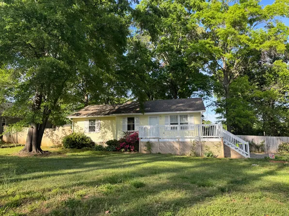 411 S Lyles Ave, Landrum, SC 29356