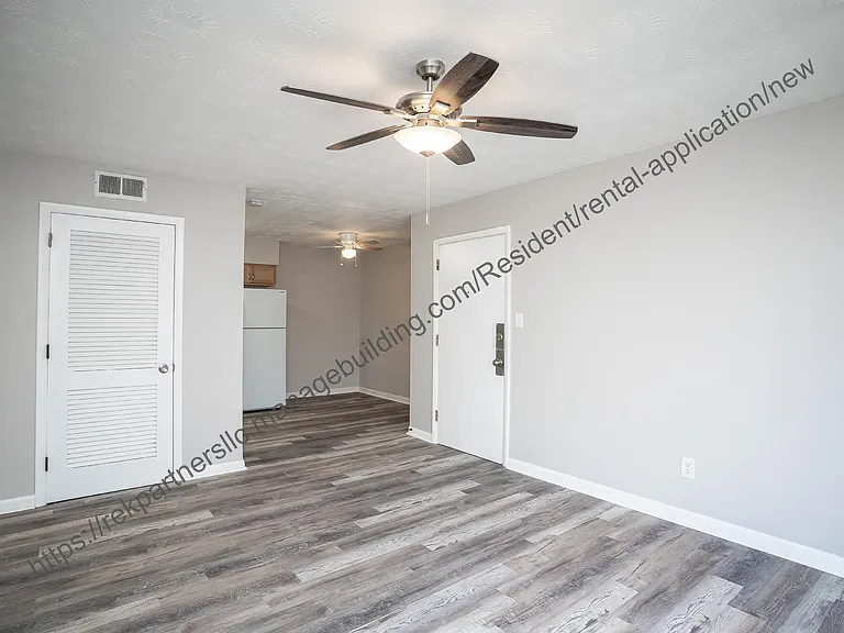 2525 Lakeview Ave — Photo 2