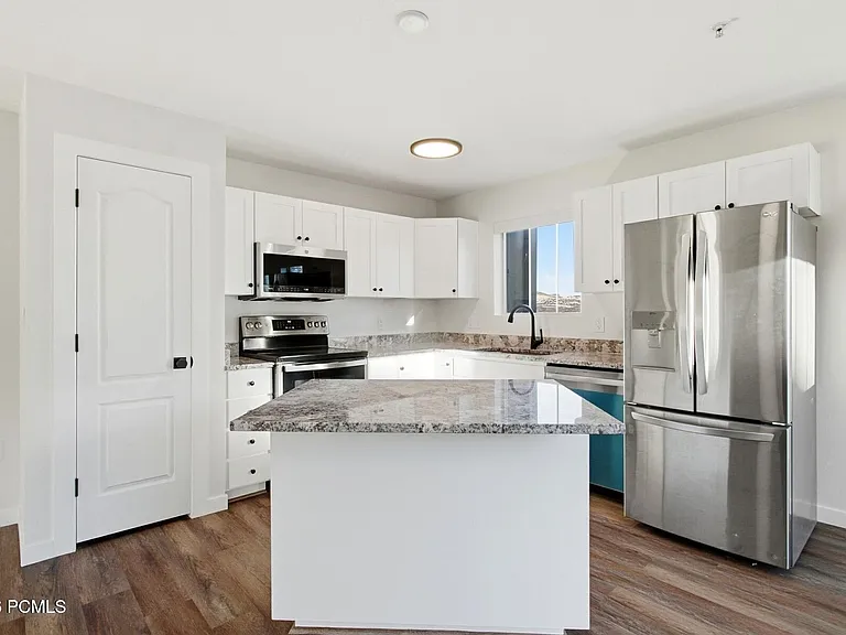 1716 W Fox Bay Dr #H204 — Photo 7