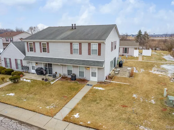 28402 Raleigh Crescent Dr, Chesterfield, MI 48051