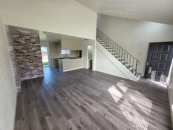 5th image of 1401 Arlington Dr