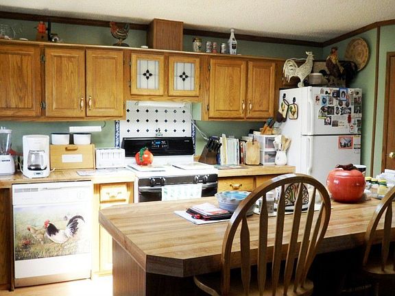 Island and a Pantry!