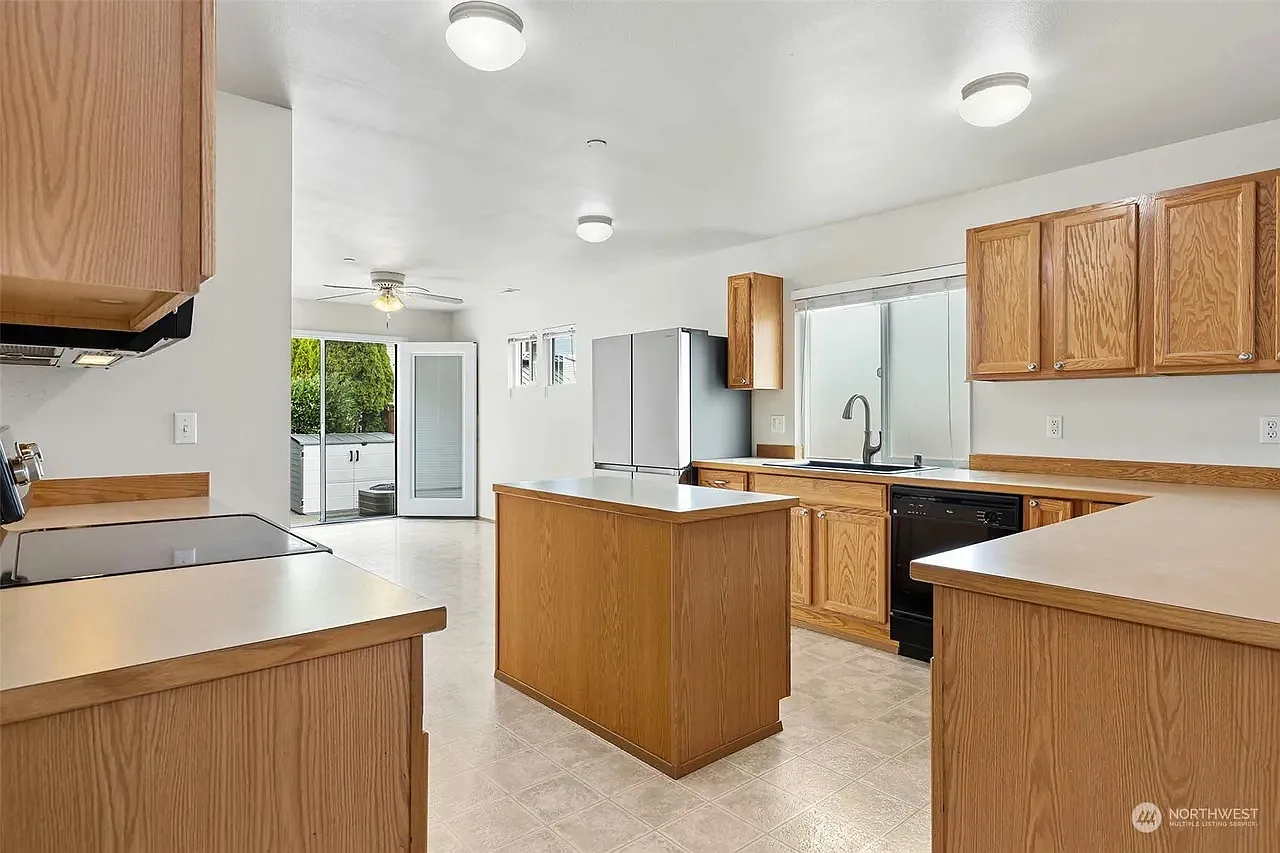 3 bed, 1462 sqft, $2,995 — Photo 4