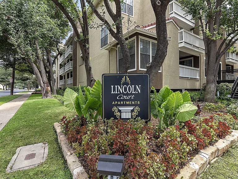 Lincoln Court — Photo 24