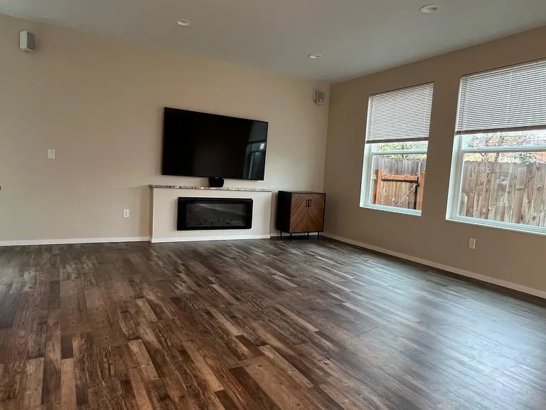 3115 Lewis Ave — Photo 8