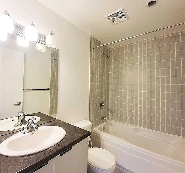 400 Wellington St W #312 — Photo 29